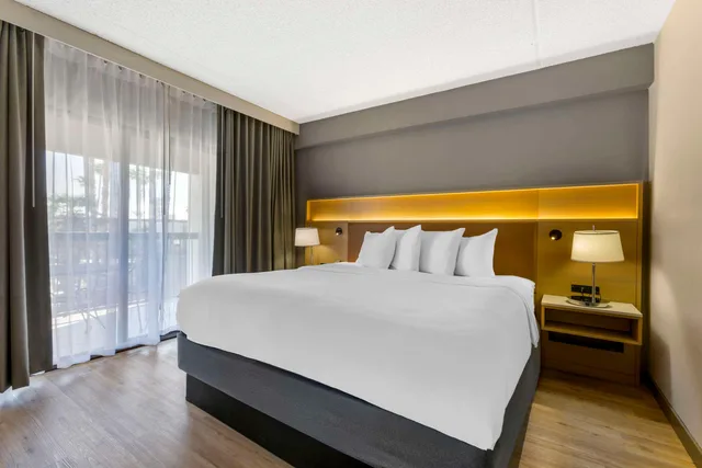 Suite, King Bed, Sofa, Balcony, Accessible, Radisson Hotel Casa Grande 1/2