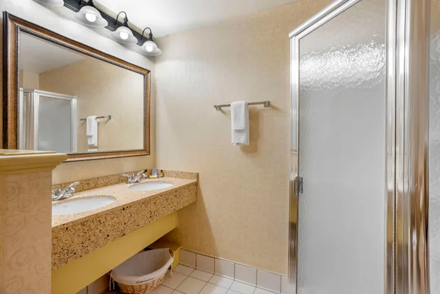 جناح بسرير كينج، Best Western Plus Revere Inn & Suites 5/10