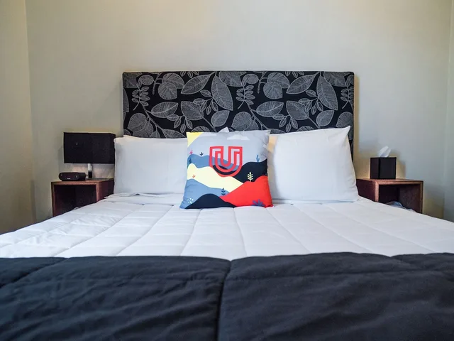 استوديو بسرير كوين بحمام خاص، U Boutique Hotel Wellington, SureStay Collection by BW 1/4