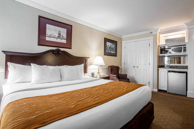 غرفة قياسية بسرير كينج، Comfort Inn & Suites Plattsburgh - Morrisonville 1/9