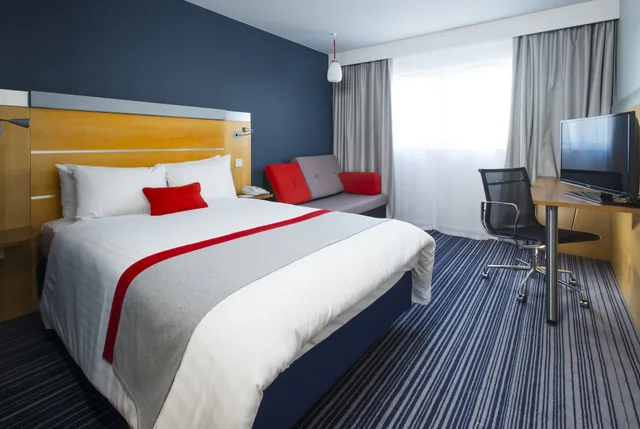 غرفة قياسية بسرير مزدوج مع أريكة، Holiday Inn Express London Epsom Downs 3/10