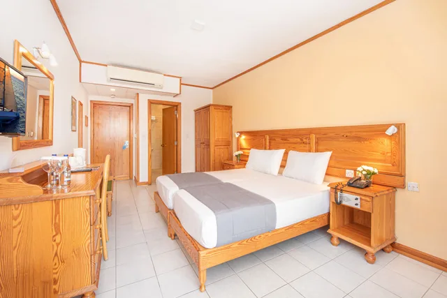 Standard, Twin Beds, City View, Gillieru Harbour 3/10