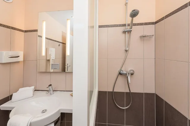 Superior, Double Bed, Citotel Hostellerie Saint Vincent Beauvais 5/5