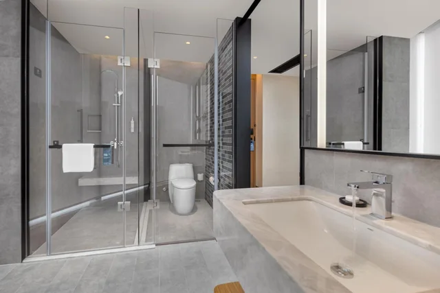 جناح غراند ديلوكس بسرير كينج بإطلالة على البحيرة بغرفة نوم واحدة، Fairfield by Marriott Changsha Yuelu 3/3