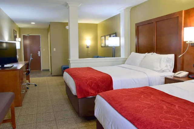 جناح بسرير كوين مع أريكة، Comfort Suites Dunnellon near Rainbow Springs 3/10
