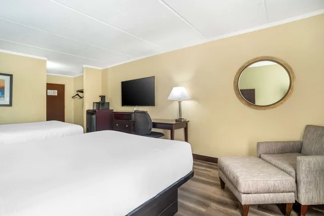 غرفة قياسية بسريرين كوين، Best Western Gastonia 3/7