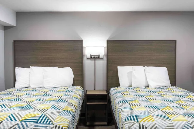 غرفة بسريرين كوين، Motel6 Hickory, NC 4/7