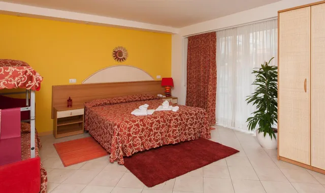 غرفة رباعية بشرفة، Hotel Bahama 5/9