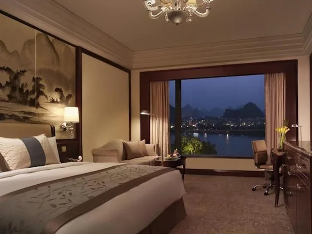 غرفة تنفيذية بسرير كينج بإطلالة على الجبل بشرفة، Shangri La Guilin 1/2