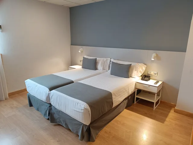 غرفة غراند بسريرين منفصلين، Hotel Mendez Nunez 5/10