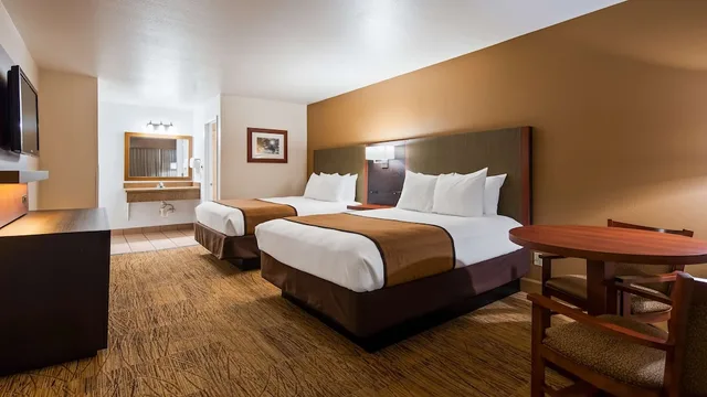 غرفة قياسية بسريرين كوين لذوي الإعاقة، Best Western Discovery Inn 1/9