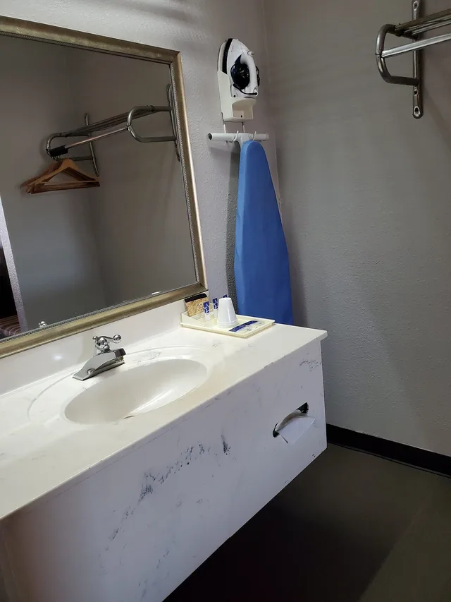 غرفة بسريرين مزدوجين لذوي الإعاقة، Americas Best Value Inn Wildersville 6/6
