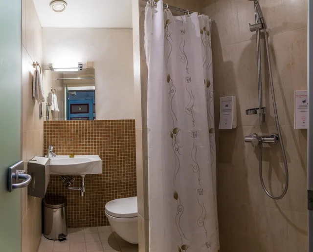 غرفة قياسية بسرير كينج، Cru Hotel 6/6