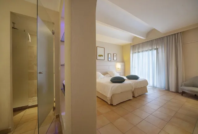 غرفة ثلاثية بإطلالة على البحر بشرفة، Hotel Cala d Or - Adults Only 5/9