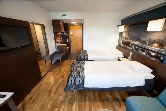 Standard Triple Room (2 adults + 1 child)، Scandic Oulu Station 1/3