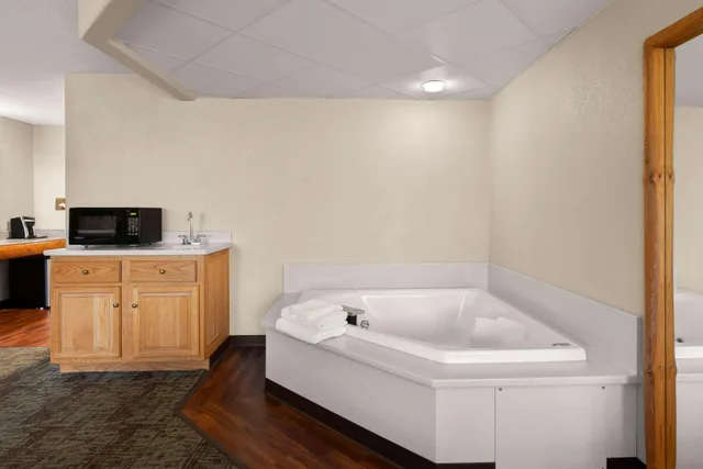 جناح بسرير كينج، Best Western Northwoods Lodge 3/3