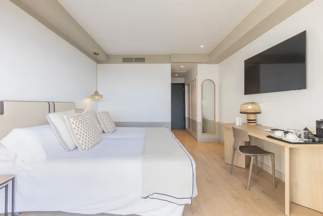غرفة سوبيريور بسريرين منفصلين بإطلالة على البحر بشرفة، Hotel Soho Boutique Las Vegas 1/10