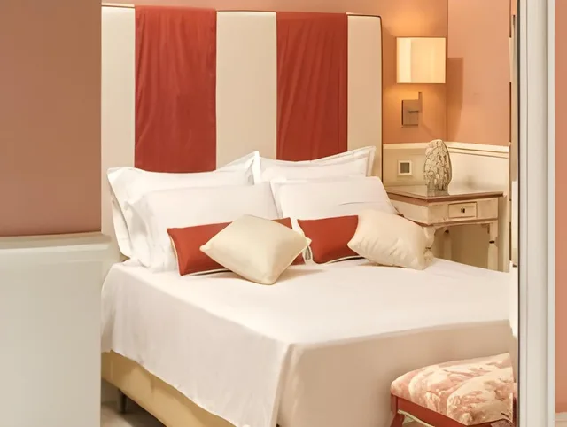 غرفة سوبيريور بسرير مزدوج، RELAIS VILLA VALFIORE 2/2