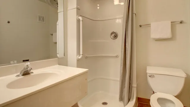 2 Full Beds, Motel6 Elizabethtown, KY 6/8