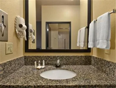 غرفة بسريرين كوين بحوض استحمام لذوي الإعاقة، Best Western Decatur Inn 1/2