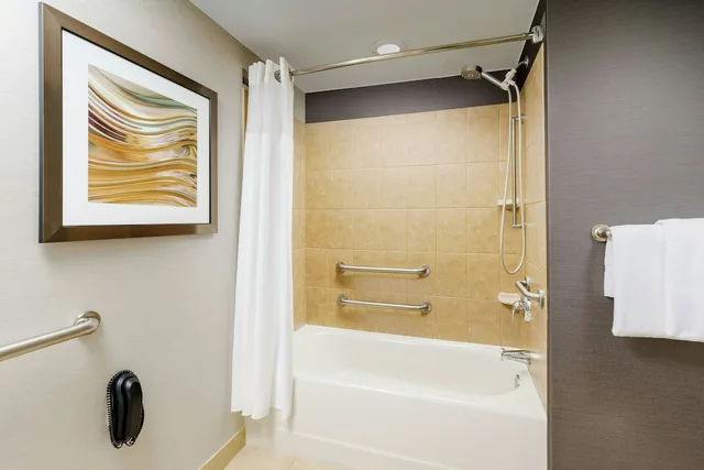 غرفة بسرير كينج لذوي الإعاقة، Courtyard By Marriott Farmington 8/8