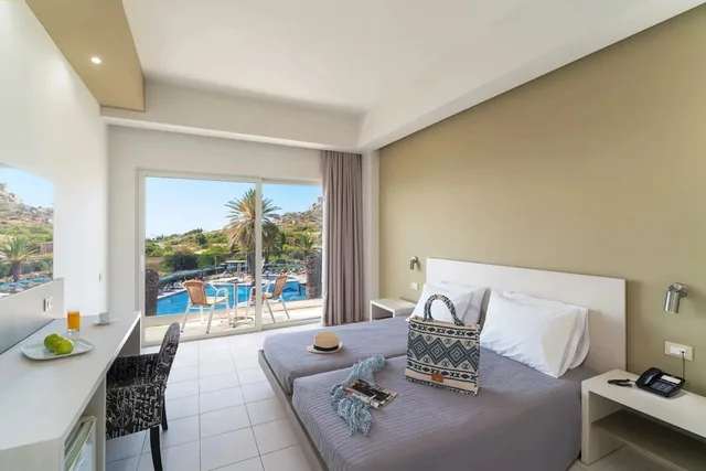 غرفة سوبيريور ثلاثية بثلاثة أسرّة بإطلالة على البحر، Cathrin Hotel By Anayia All Inclusive Resorts 1/2