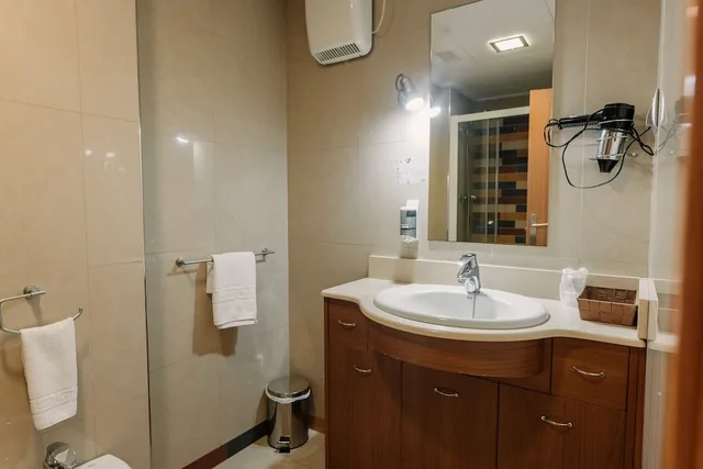استوديو أساسي بسريرين منفصلين بشرفة، Apartahotel Bahia 1/3