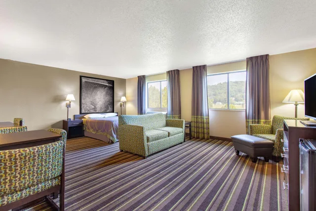 جناح بسرير كوين، Super 8 by Wyndham Weston WV 1/1