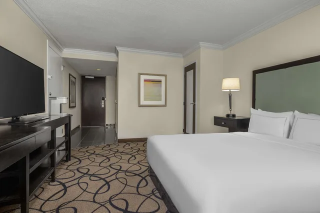 غرفة قياسية بسرير كوين لذوي الإعاقة، The Verve Hotel Boston Natick, Tapestry Collection by Hilton 1/5