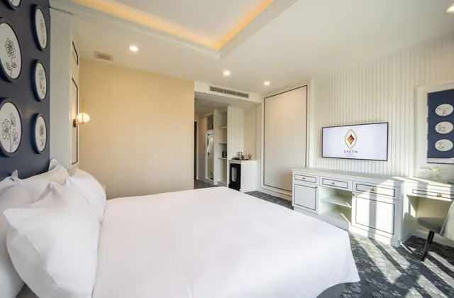 غرفة سوبيريور بإطلالة على النهر بشرفة، Eastin Hotel Vientiane 1/5