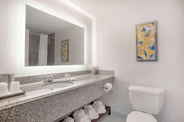 جناح بسريرين كوين، Comfort Inn & Suites New Orleans Airport North 5/6