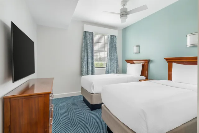جناح بسريرين منفصلين وسرير كينج بغرفتي نوم مع أريكة، Hilton Vacation Club Grand Beach Orlando 13/16