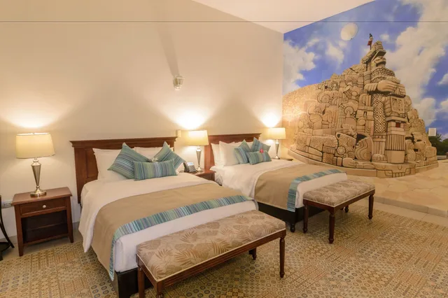 2 Bedrooms, Master, Family Suite, 1 King and 2 Double Beds، Hotel Boutique Real San Juan Center 6/10