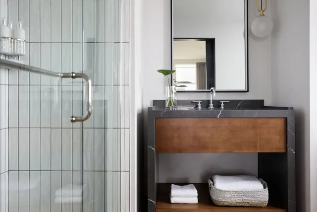 غرفة بريميوم ركنية بسرير كينج بإطلالة على المدينة، Kimpton Harper Fort Worth 4/4