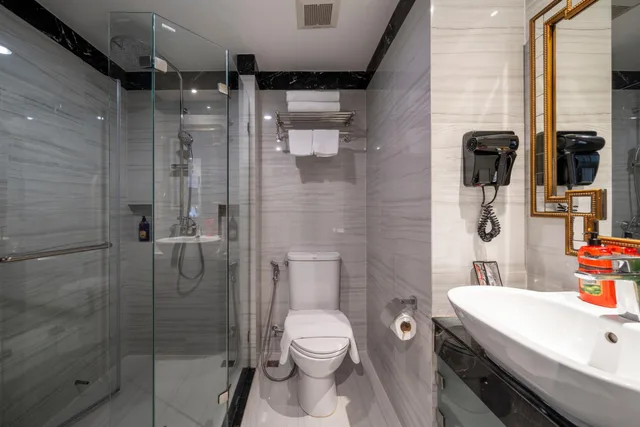 Deluxe Discovery Triple، Vince Hotel Bangkok Pratunam 10/10