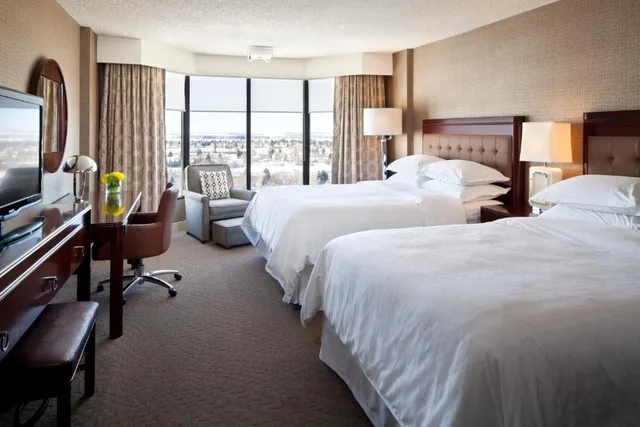 Room, 2 Queen Beds, Club Floor، Red Deer Resort & Casino 2/4