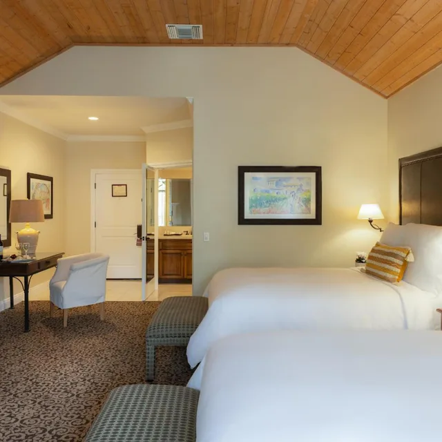 جناح بسرير كوين بجاكوزي، THE WESTLAKE VILLAGE INN 4/5
