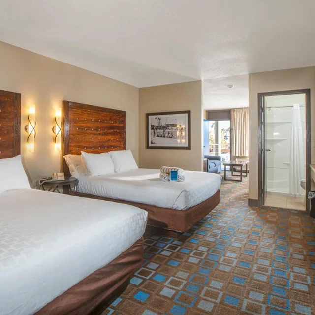 Cove, Suite, 2 Queen Beds, High Floor، The Nautical Beachfront Resort 2/3