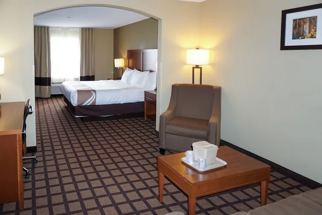 جناح بسرير كينج مع أريكة، Quality Inn & Suites Georgetown - Seaford 2/6
