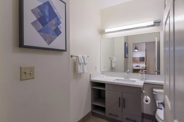 جناح بسرير كينج بغرفة نوم واحدة بمطبخ لذوي الإعاقة، CANDLEWOOD SUITES SAN MARCOS 4/7