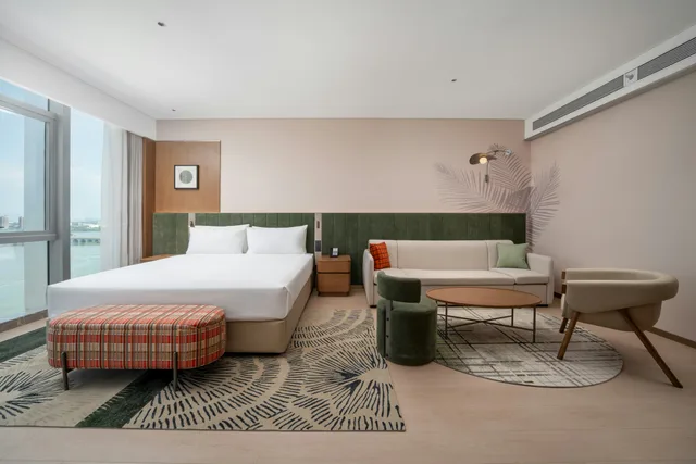 Deluxe, King Bed, Hilton Garden Inn Wuhu Economic Tech Zone 1/3