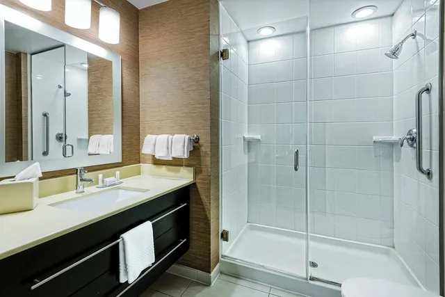استوديو بسرير كينج مع أريكة لذوي الإعاقة، TownePlace Suites by Marriott San Antonio Downtown Riverwalk 2/2