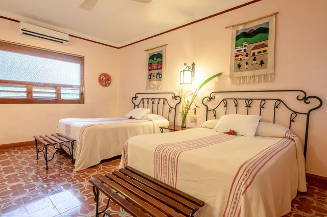 غرفة سوبيريور بإطلالة على الحديقة، Hacienda Uxmal 1/5