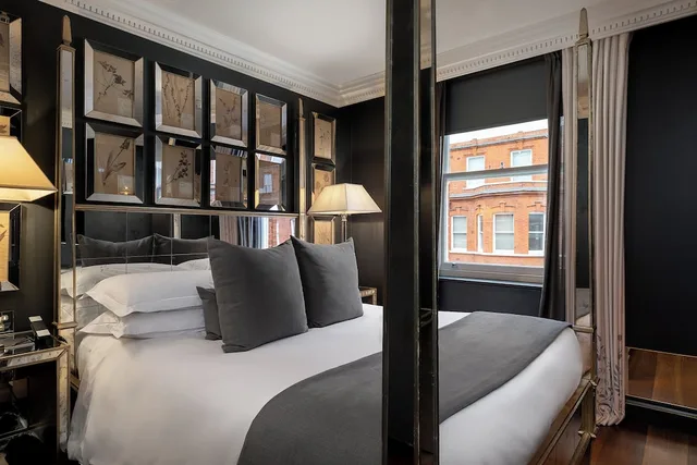 Room, Triple, 1 King and 1 Single Beds, The Franklin London - Starhotels Collezione 1/3