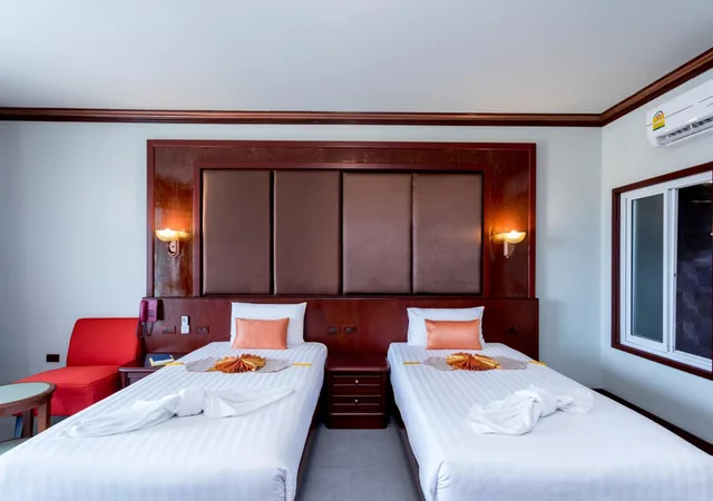 جناح جونيور بسريرين منفصلين بشرفة، Erawan Hotel 1/10