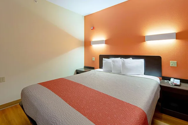 غرفة بسرير كينج للمدخنين، Motel6 Rhome, TX 5/10