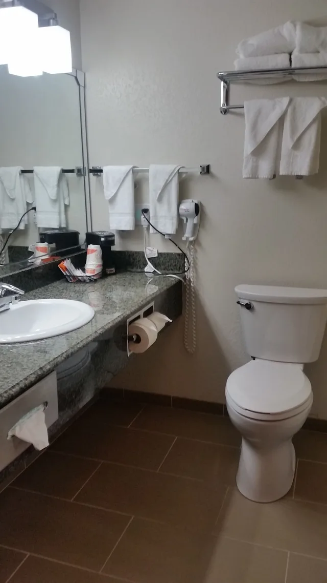 غرفة قياسية بسرير كينج، Quality Inn Suites Marion 8/9