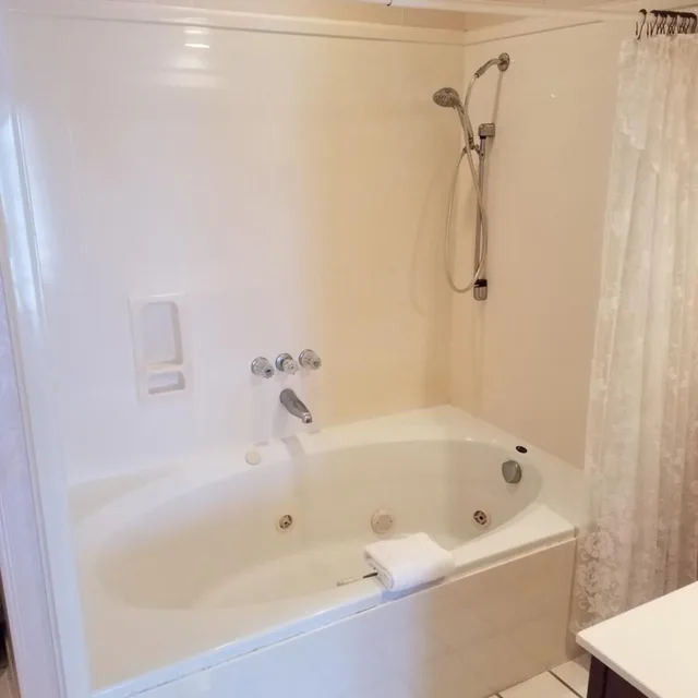 كوخ بغرفتي نوم، Edgewater Inn 6/6