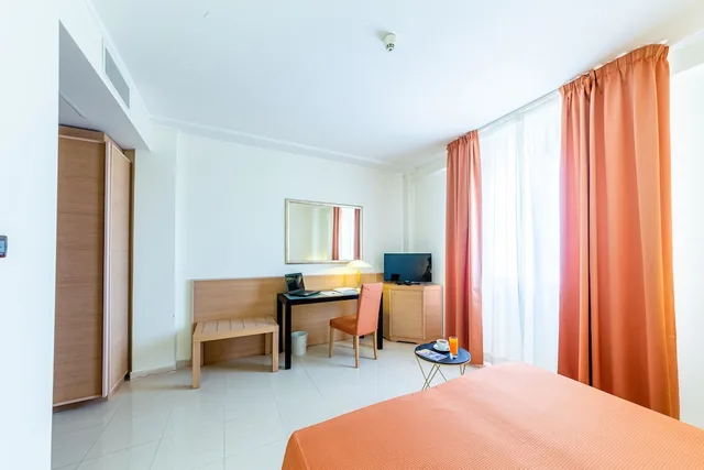 غرفة قياسية بسرير كوين، Le Torri Hotel 5/7