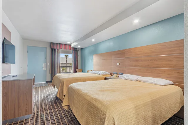 غرفة بسريرين كوين، Regency Inn Fort Walton Beach 8/10